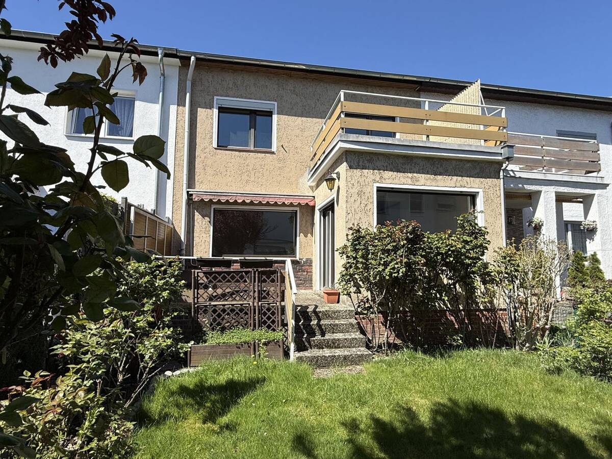 Ruhig gelegenes Reihenhaus nahe Hufeisensiedlung mit Garten und Dachterrasse in Berlin Britz – 12359 Berlin – Bild 1 von 9