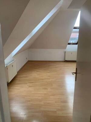 Dachgeschoss mit ruhiger Terrasse in den Innenhof – Röntgenstraße 1, 99085 Erfurt – Vorschaubild 7