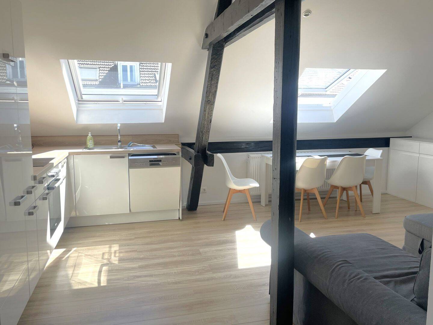 Schöne Option: Leer oder teilmöbliert: 2-Zi-Dachgeschosswohnung in zentraler Ruhiglage Bonn-Zentrum – Bonn – Vorschaubild 6