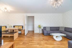 Bezugsfreie 4-Zimmer-Wohnung mit Loggia in München - Milbertshofen / Am Hart, in BMW-Nähe - ideal für Familie & WG – 80937 München – Vorschaubild 2