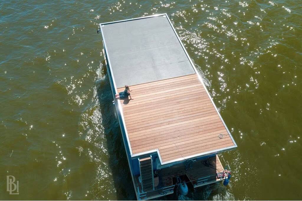 Voll möbliertes, modernes Hausboot mit Liegeplatz in Berlin-Köpenick - Wohnen direkt auf dem Wasser – Berlin – Bild 1 von 6