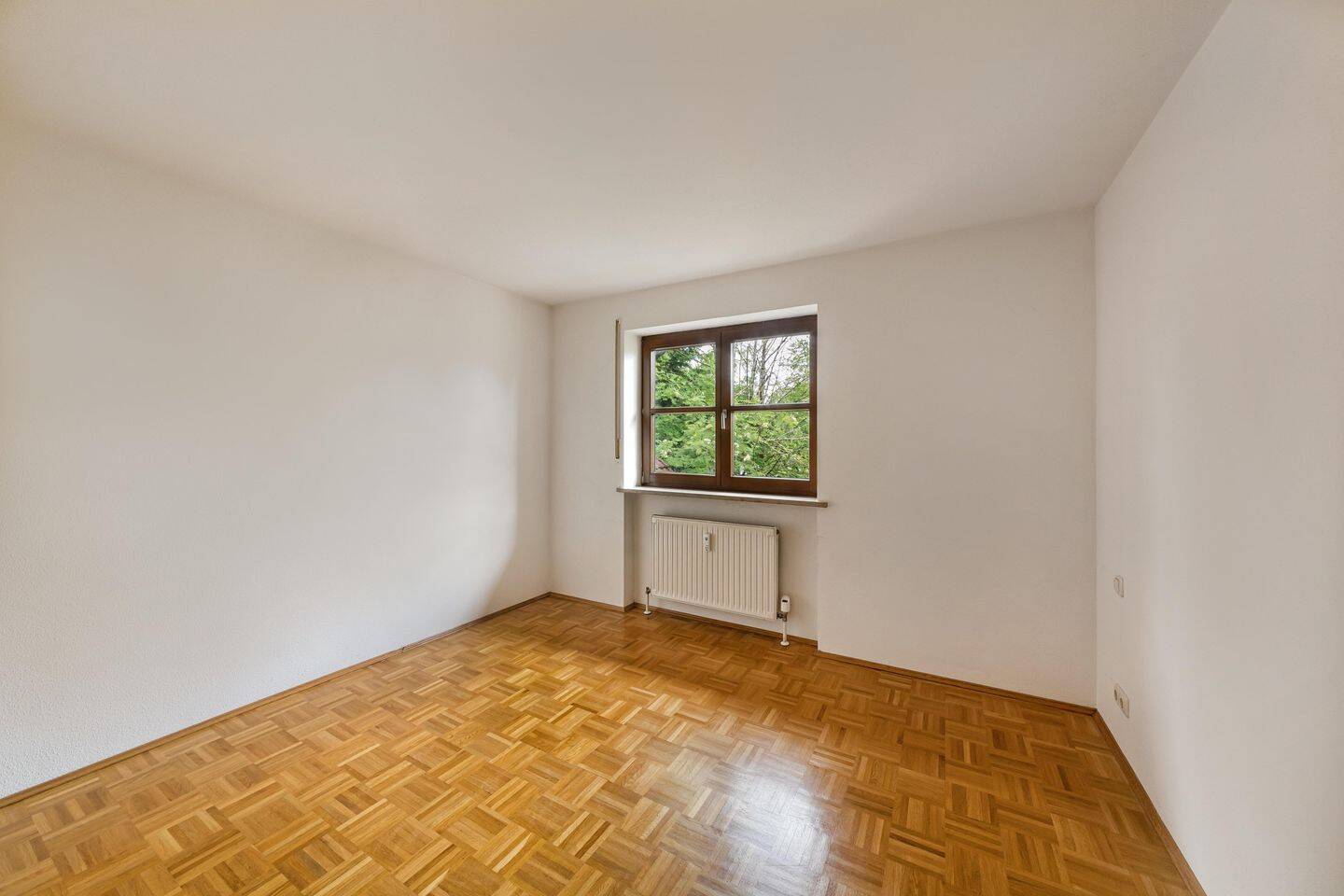 Helle 3,5-Zimmer-Wohnung mit Balkon und privatem Gartenanteil – München – Vorschaubild 6