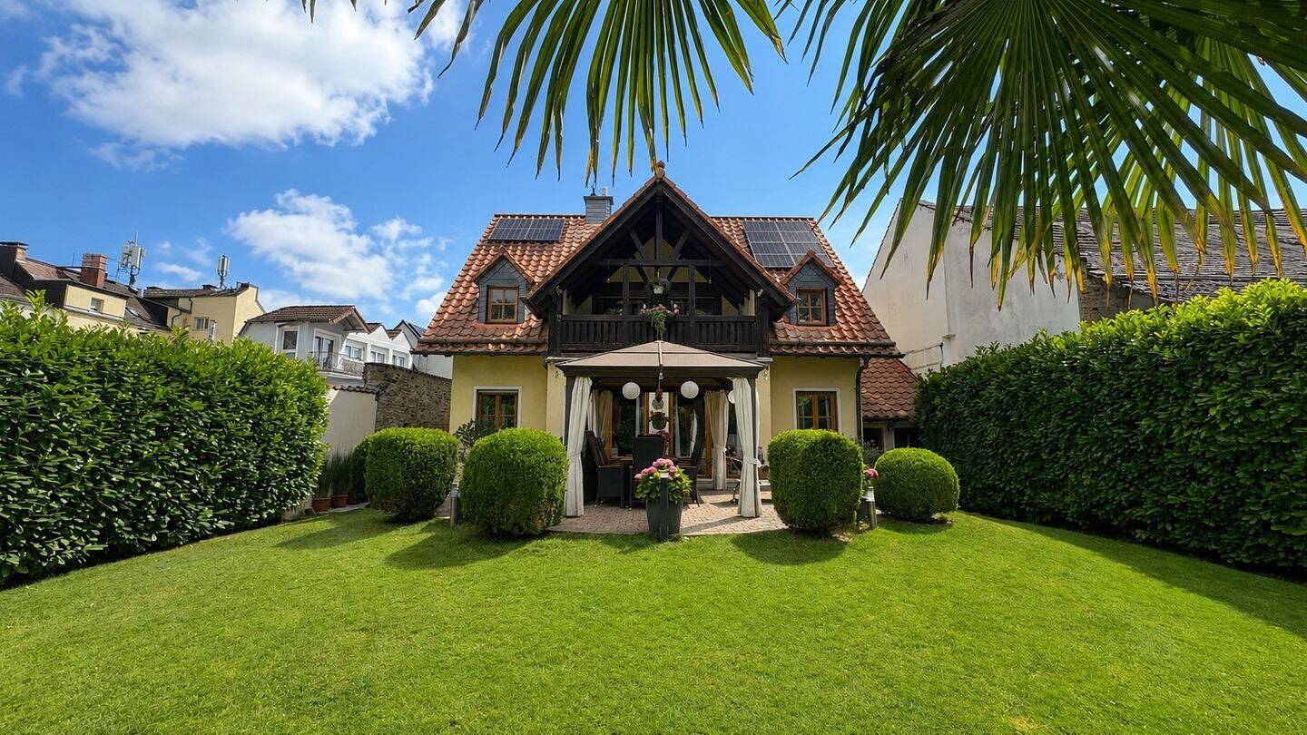 Exklusives Familiendomizil mit Wellnessbereich, Sonnengarten, Garage, 3 Stellplätzen, beste Wohnlage