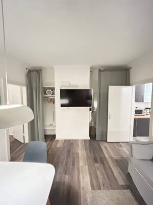 Modern möblierte 2-Zimmerwohnung / Vollbad / Internet / Waschmaschine /nur für eine Person! Inklusvmiete 1.300,00 € monatlich/ ab sofort frei ! – 20099 Hamburg – Vorschaubild 7