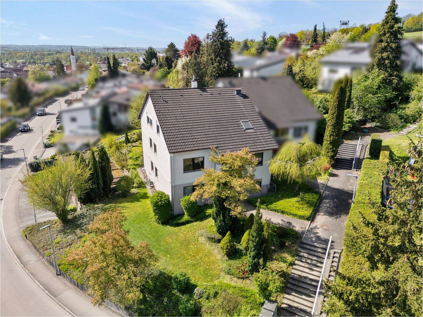 Dreifamilienhaus in sehr guter Lage - zwei freie Einheiten mit Miet- und Wertsteigerungspotenzial