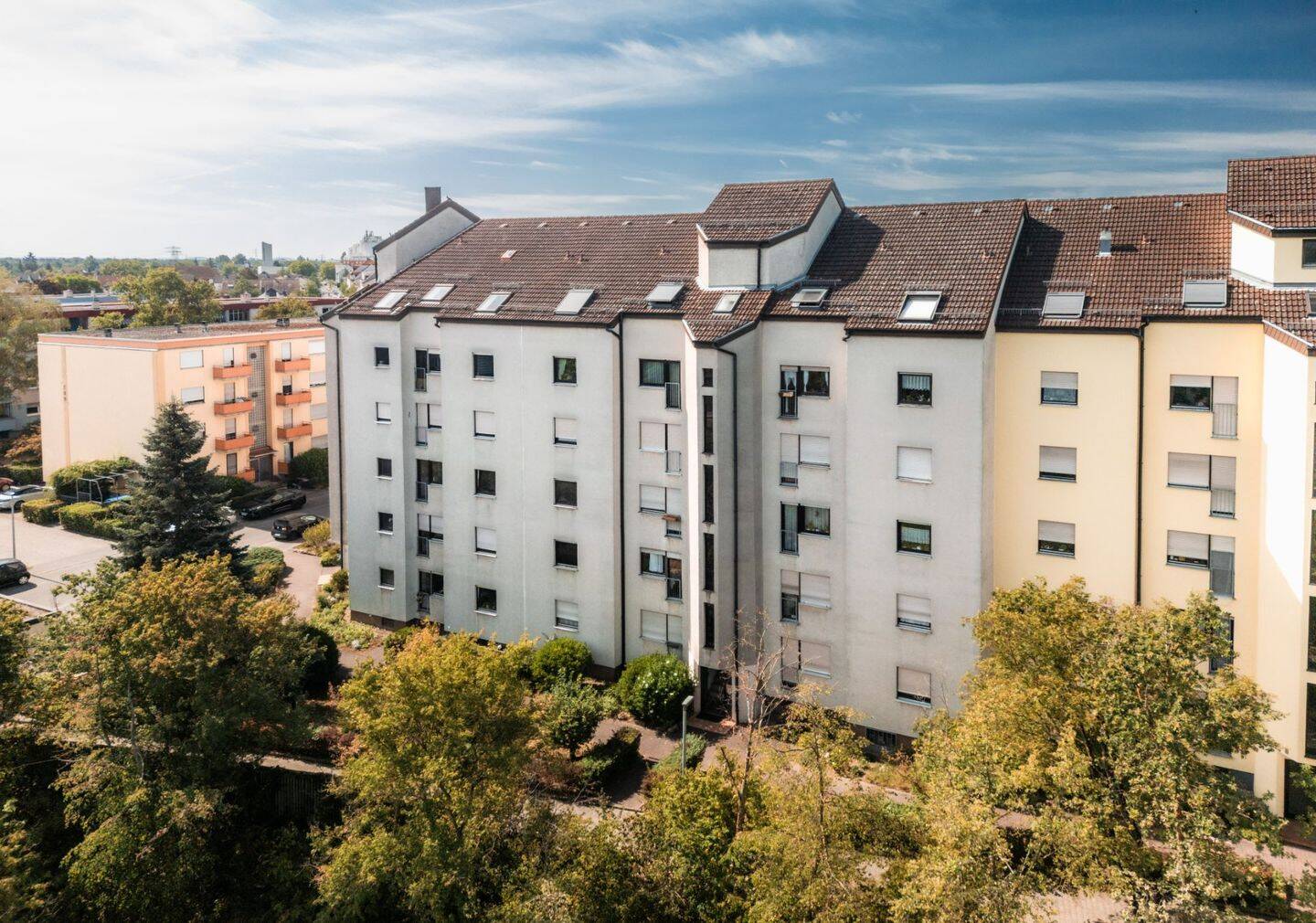 4-Zimmerwohnung mit 2 Loggien und Tiefgaragenstellplatz