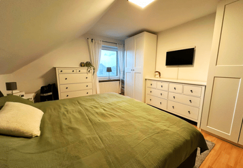Großzügige 3-Zimmer-Dachgeschosswohnung mit ca. 95 m², Einbauküche und 2 Stellplätzen in Böhmfeld – Böhmfeld – Vorschaubild 8