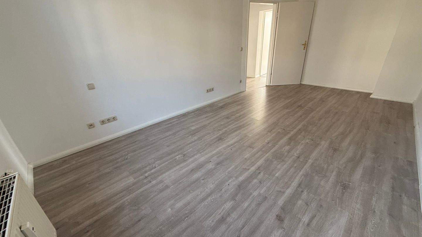 3. OG + Aufzug + großer Balkon + 2er-WG-gerecht mit EBK *** – Chemnitz – Vorschaubild 7