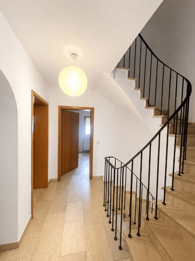 Großzügige 7-Zimmer-Doppelhaushälfte mit ca. 170 m² Wohnfläche, Garage, Balkon, Terrasse und Garten – Marzling – Vorschaubild 9