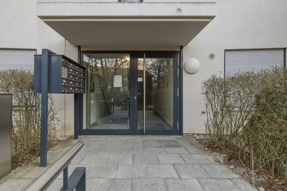 Attraktive 3-Zimmer-Wohnung in zentraler Lage - mit Loggia, Balkon und Tiefgaragenstellplatz – München – Vorschaubild 3