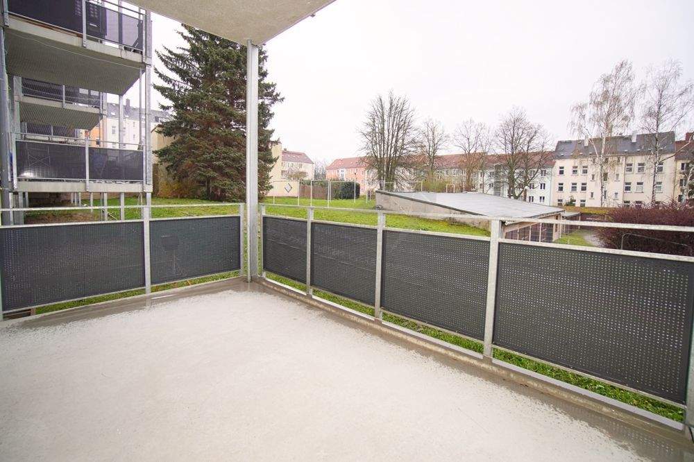 Helle, modern sanierte 3 Raum EG-Wohnung mit XXL-Balkon und Tageslichtbad – Chemnitz – Vorschaubild 4