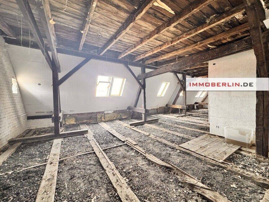 IMMOBERLIN.DE - Dachgeschossrohling für max. 4 Wohnungen ca. 290 m2 mit Bauvorbescheid – Berlin – Vorschaubild 2