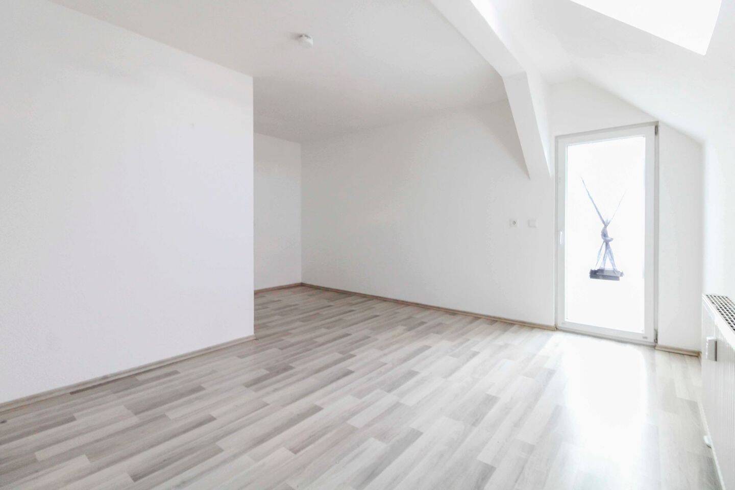 Mitten in der Stadt! 4,5-Zi.-Maisonettewohnung mit Aufzug & Wintergarten – Magdeburg – Vorschaubild 3