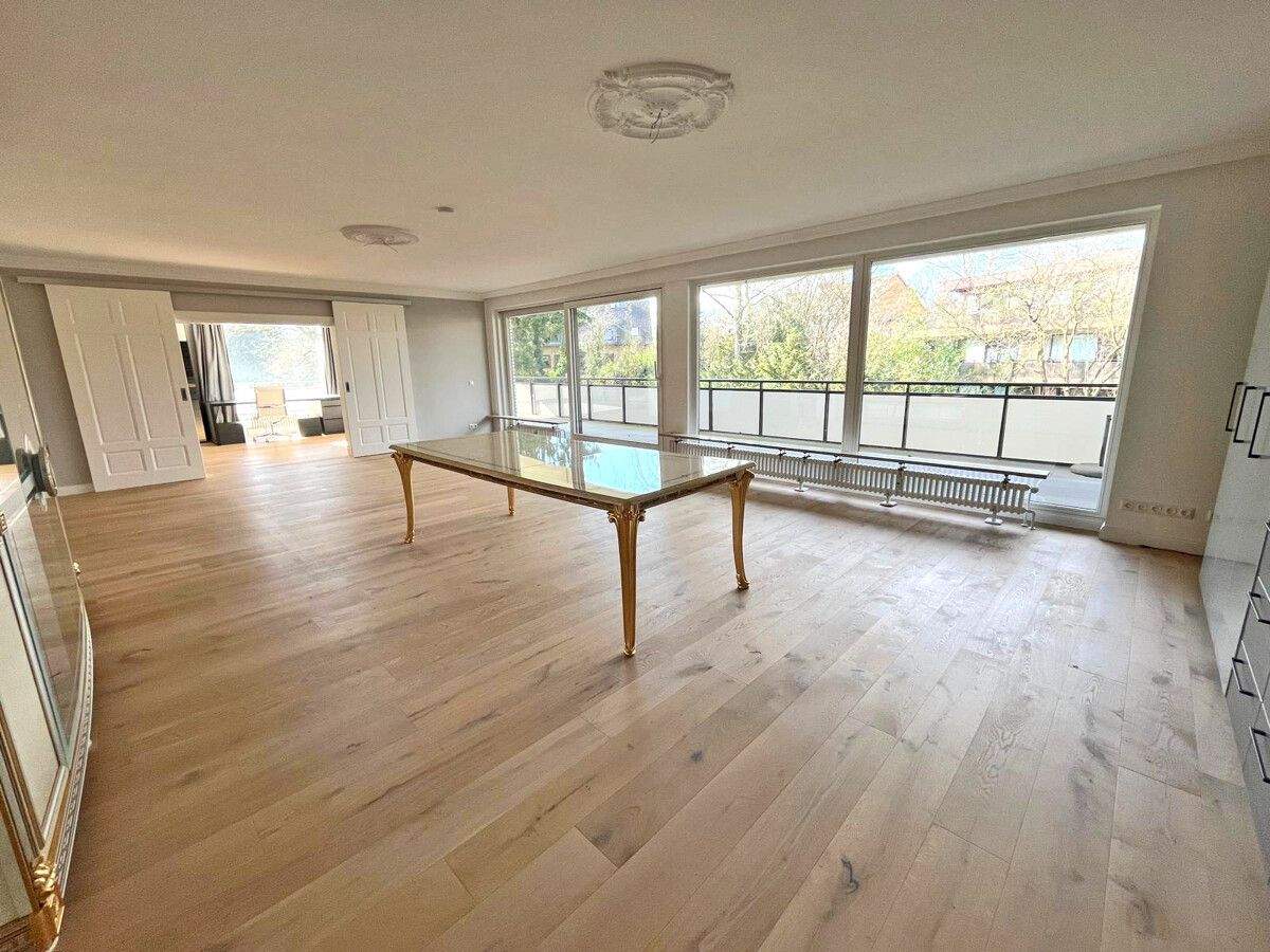 Luxuriöse Wohnkunst: Mit Loggia und TG-Stellplatz – 22043 Hamburg – Bild 1 von 9