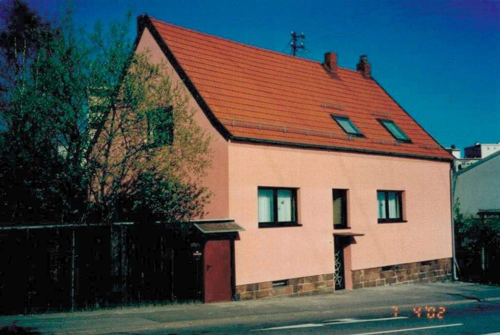 Freistehendes Einfamilienhaus mit Garten und Garage in SB-Dudweiler