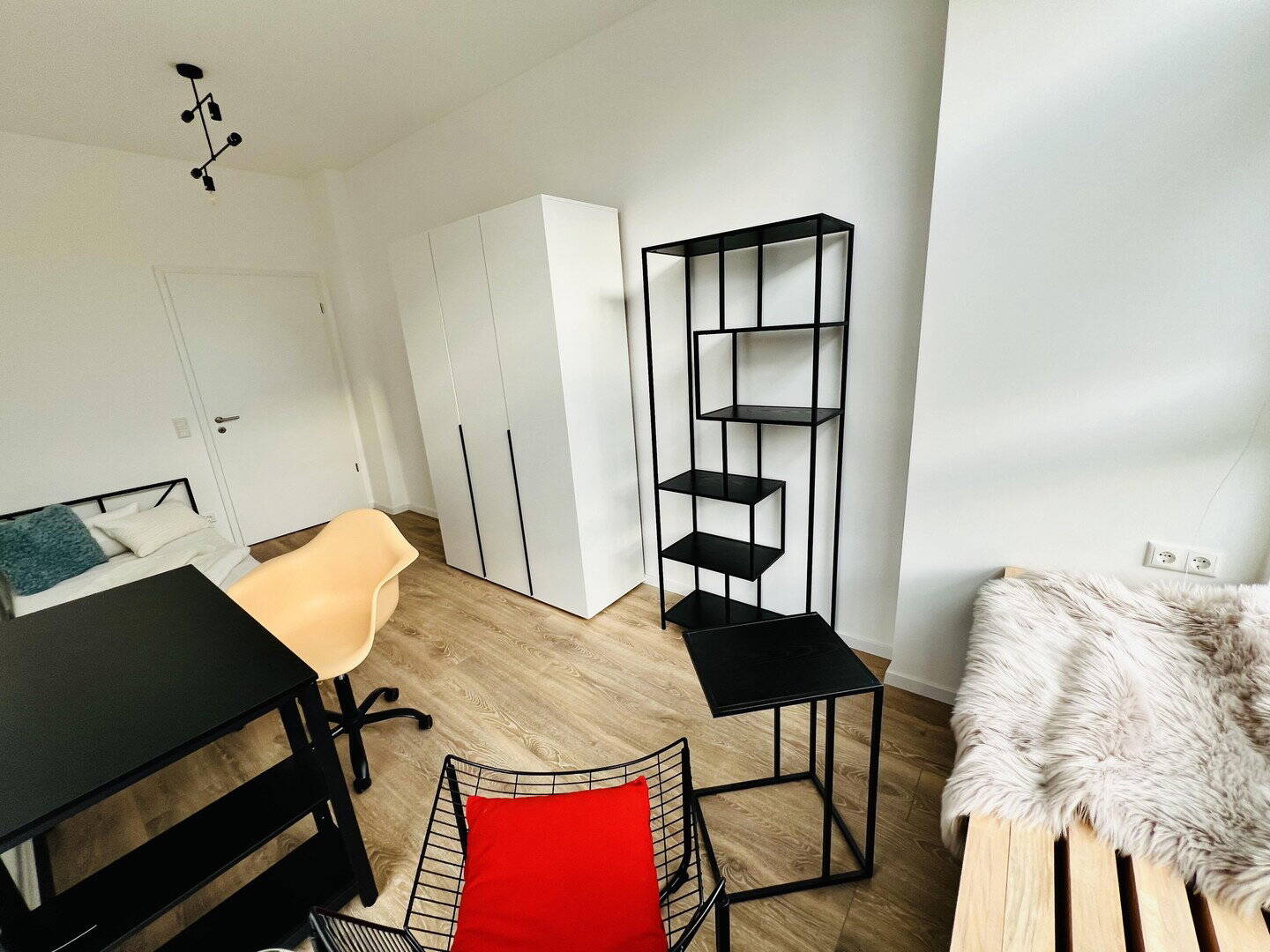 WG-Zimmer in einer 5er WG -voll möbliert - für Studierende in Augsburg-Haunstetten-Nord – Augsburg – Vorschaubild 3
