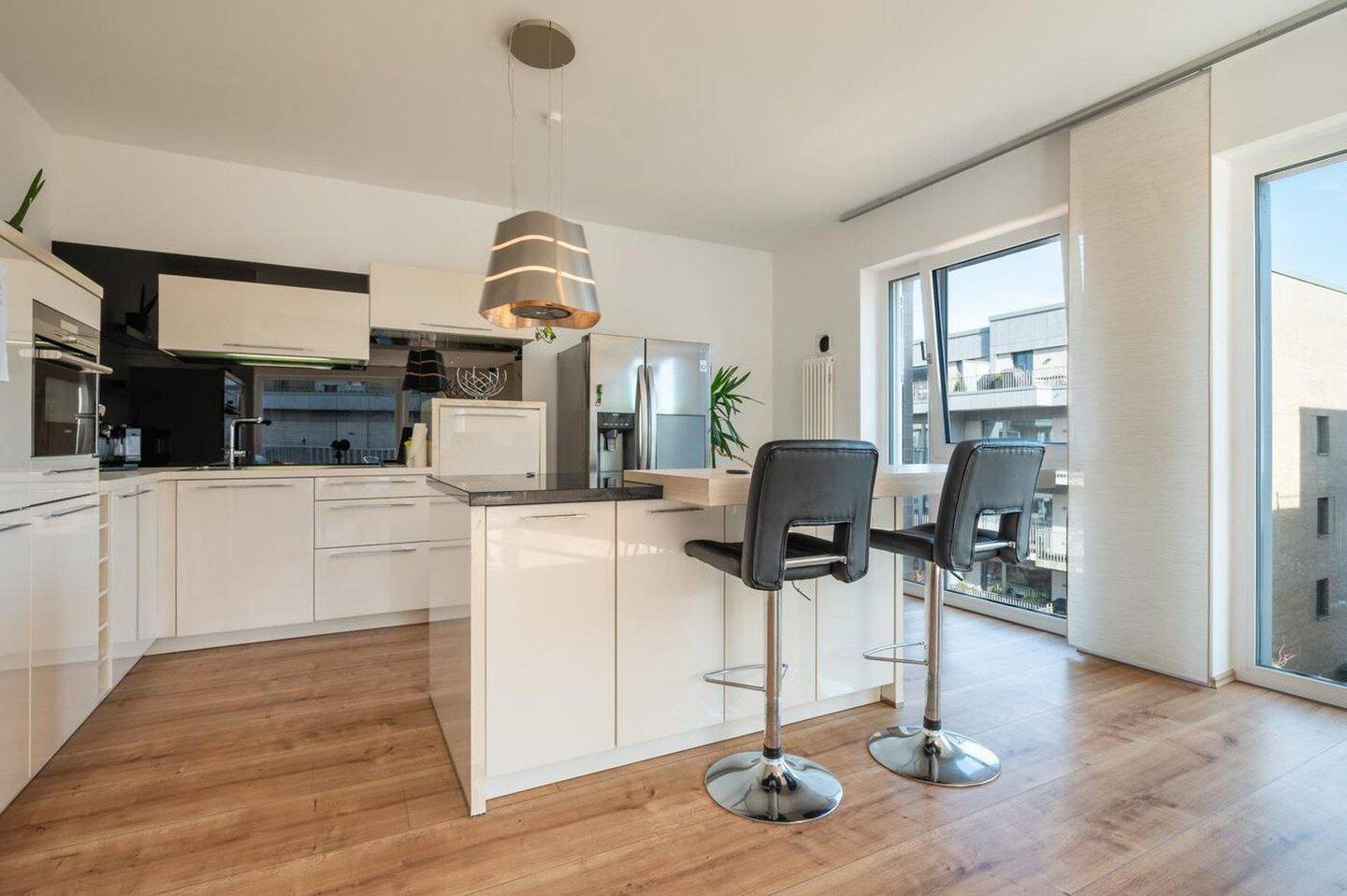 LICHTDURCHFLUTETE WOHNUNG IM 3.OG MIT WESERBLICK IN 1. REIHE - BEZUGSFREI - AKTUELL FERIENWOHNUNG – Bremen – Vorschaubild 3