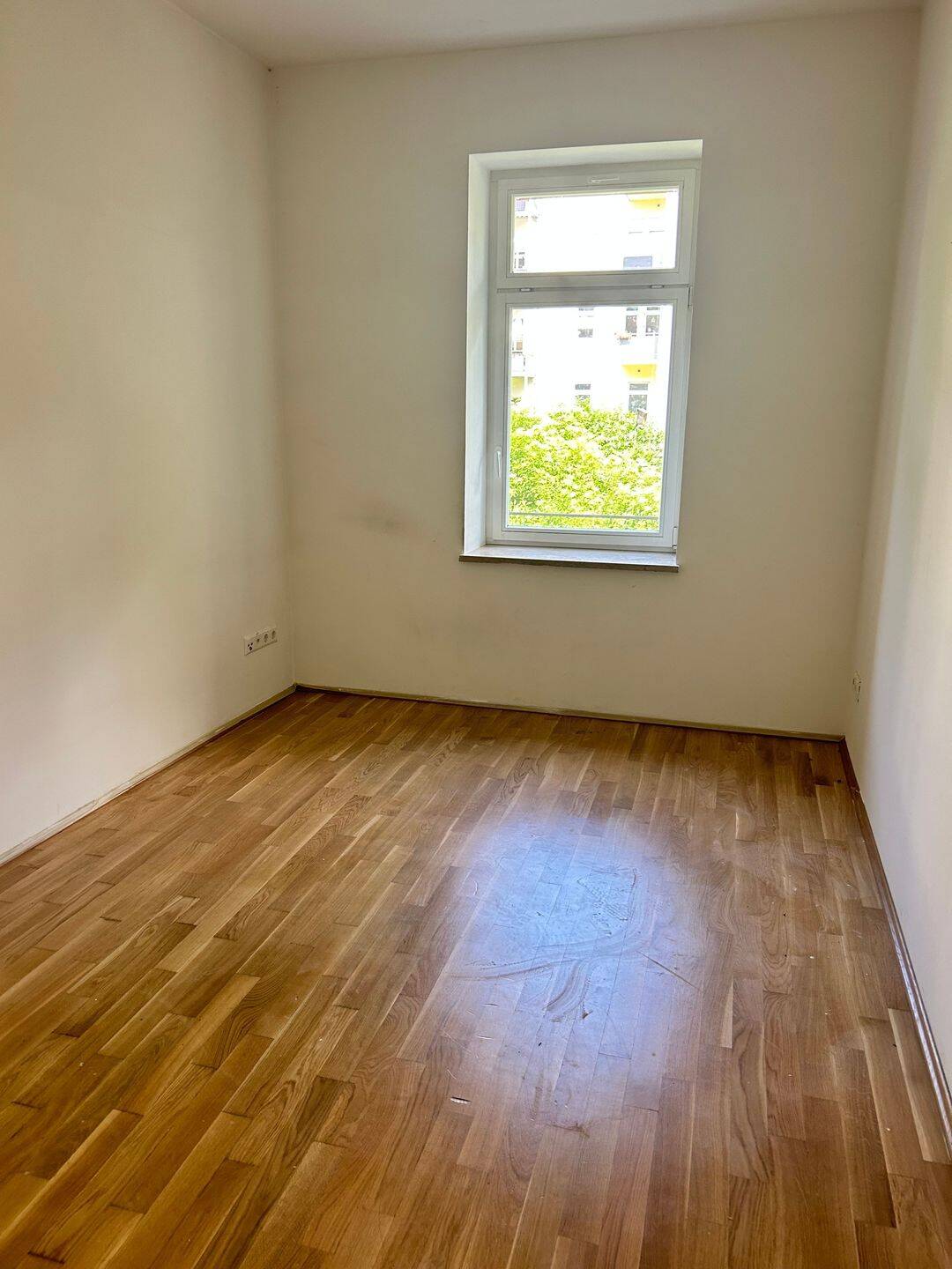 FAMILIENFREUNDLICHE WOHNUNG MIT PARKETT, FUßBODENHEIZUNG, BALKON UND LIFT – Chemnitz – Vorschaubild 8
