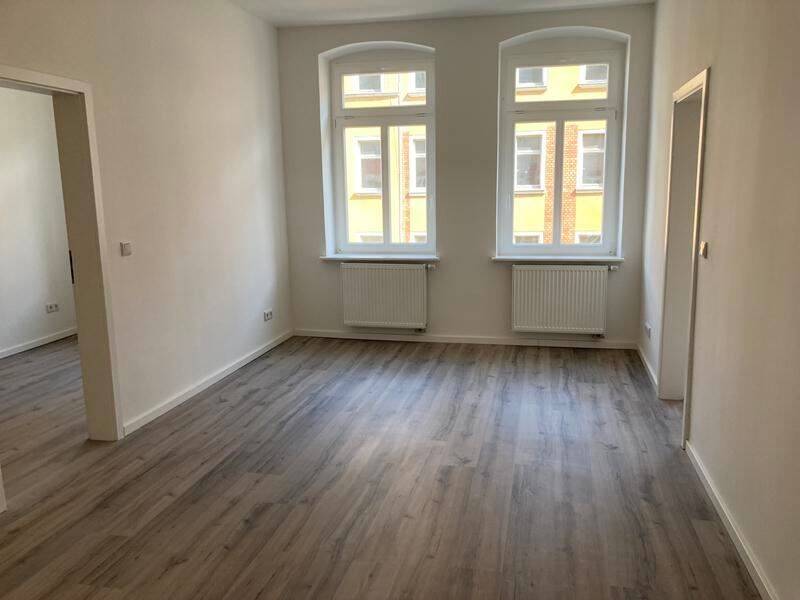 Zweitbezug nach Sanierung! Großzügige 3-Zimmerwohnung mit Laminat, Balkon, Wanne und Einbauküche! – Chemnitz – Vorschaubild 2