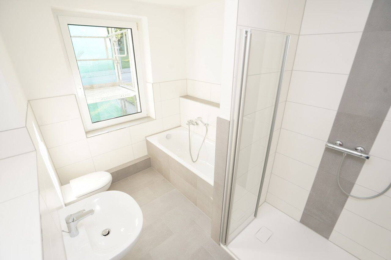 Frisch saniert / Ebenerdige Dusche / Balkon – Chemnitz – Vorschaubild 2