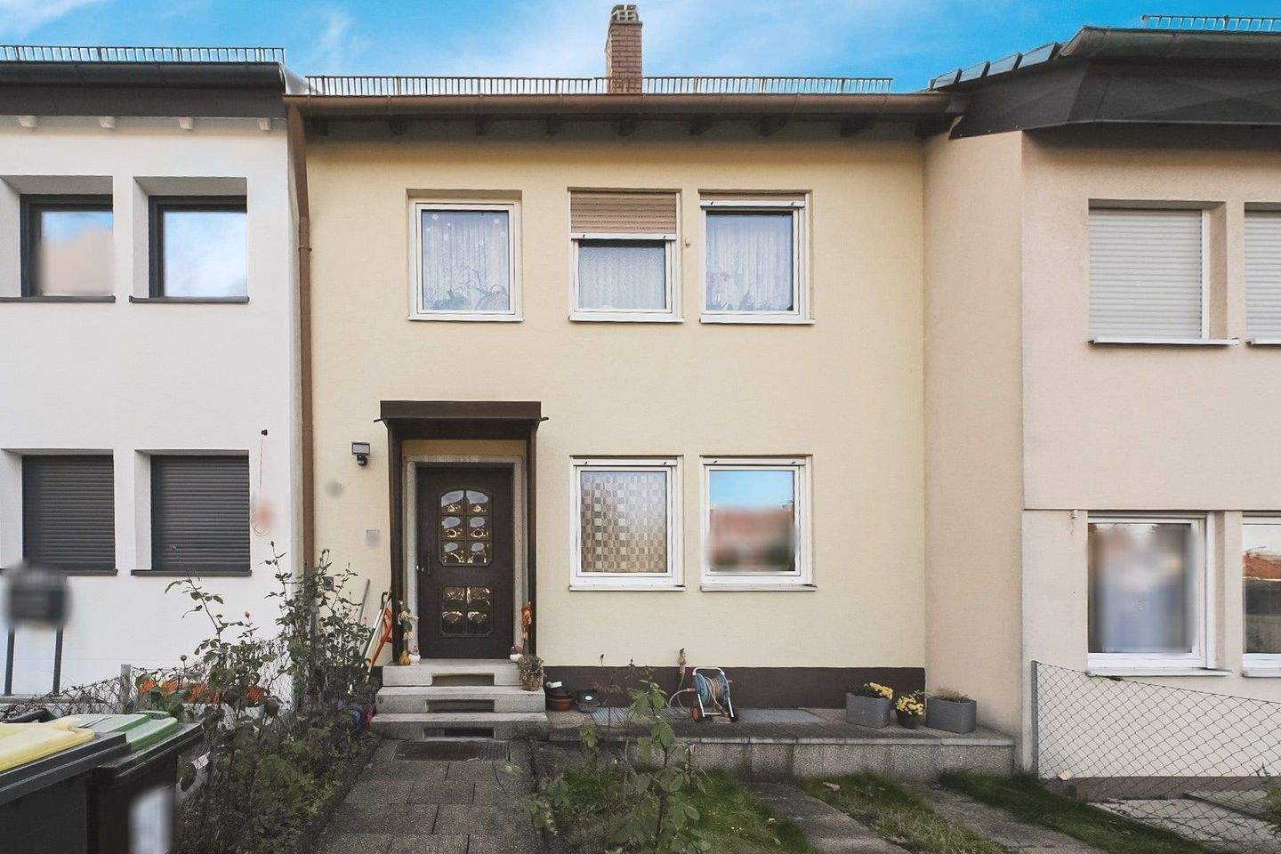 Familienfreundliches Reihenmittelhaus in 90449 Nürnberg-Gebersdorf - Wohlfühlen auf allen Ebenen – Nürnberg – Bild 1 von 9