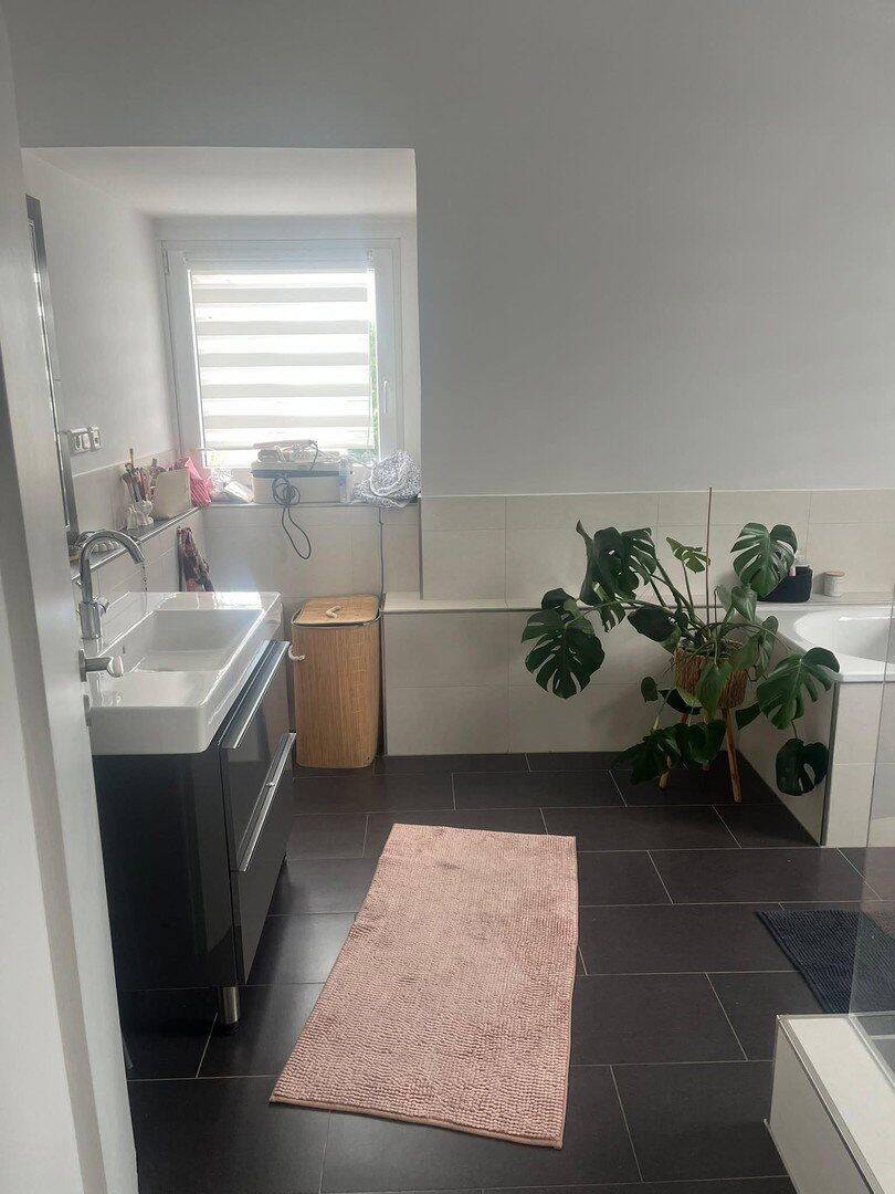3,5-Zimmer Wohnung in Essen mit 111 m² Wohnfläche / Nutzfläche + Garage + Stellplatz + EBK – Essen – Vorschaubild 9