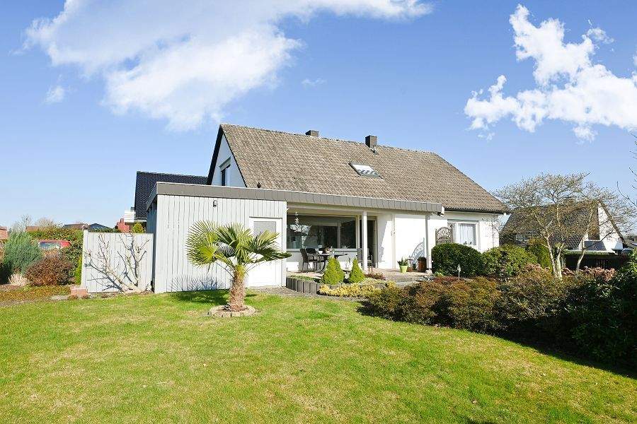RESERVIERT! Attraktives Haus mit großzügigem Grundstück in ruhiger Wohnlage! – Kirchlengern – Bild 1 von 7