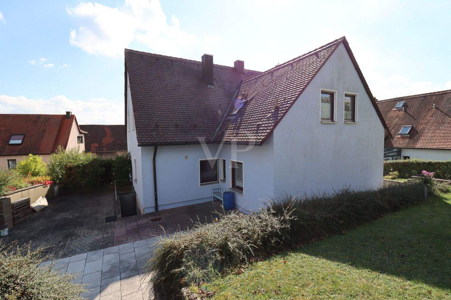 Wohnen auf dem Land - Großzügiges Zweifamilienhaus mit 2 Garagen und gepflegtem Garten – Lehrberg – Vorschaubild 7
