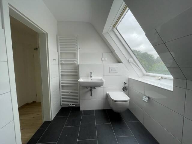 Stilvolle helle Dachgeschoss-Wohnung – Wilhelmshaven – Vorschaubild 2