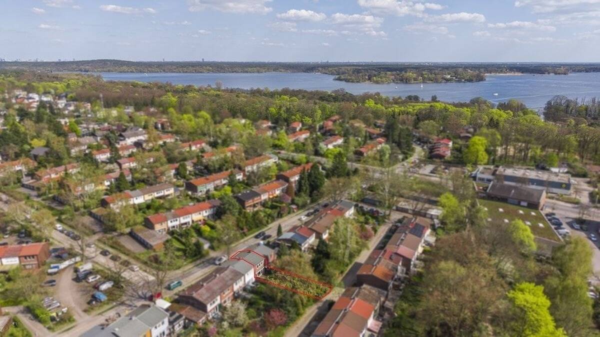 Ihr neues Zuhause: Reihenmittelhaus mit sonnigem Garten und Gestaltungsspielraum in bester Wohnlage – 14089 Berlin – Bild 1 von 9