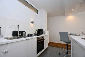 Modern möblierte Altbauwohnung mit Reinigungsservice in Stuttgart West – 70197 Stuttgart – Vorschaubild 3