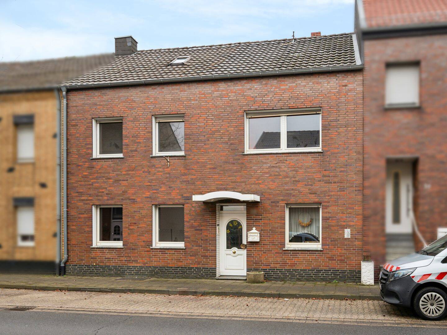 Oberzier - Großzügiges Familienhaus mit viel Platz zur freien Gestaltung – Niederzier – Bild 1 von 9