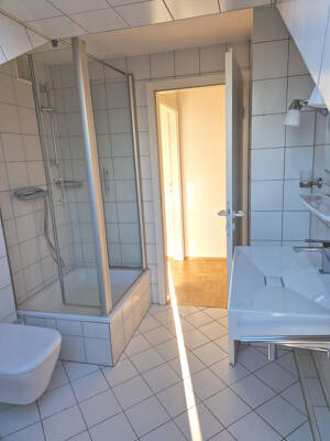 helle und freundliche Dachgeschosswohnung mit EBK und Einbauschränken in Duisburg Duissern – 47058 Duisburg – Vorschaubild 5
