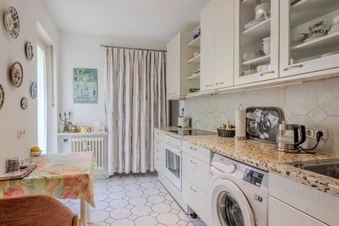 Bezugsfreie 2,5-Zimmer-Wohnung mit zwei Balkonen, in absolut ruhiger Innenhoflage – München – Vorschaubild 7