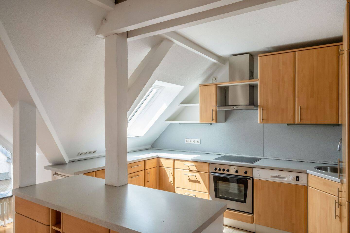 Dachgeschoss-Refugium mit West-Terrasse in imposantem Gründerzeitaltbau – Berlin – Vorschaubild 4