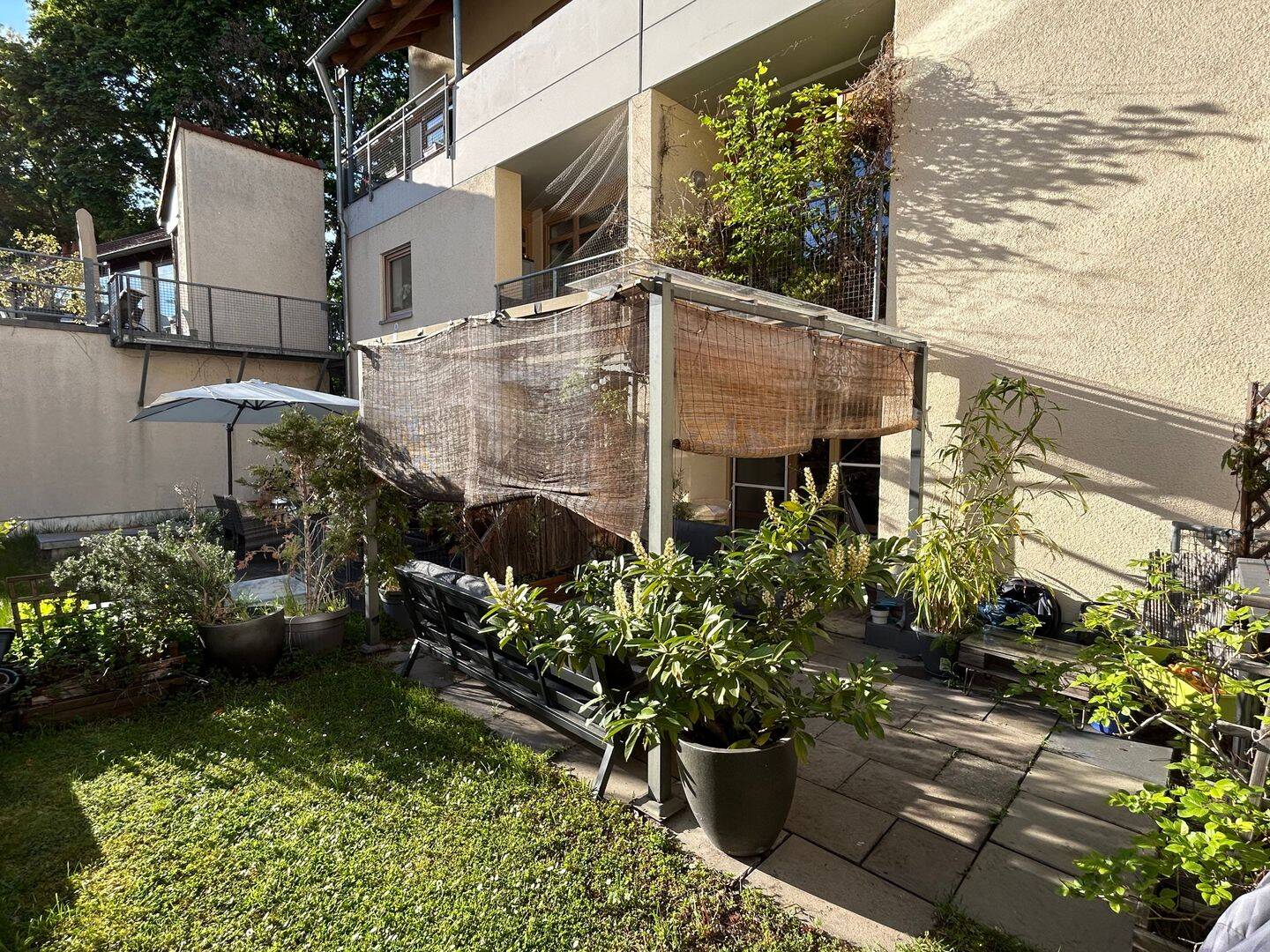 Möblierte 3-Zimmer-Wohnung mit 40 m² Südterrasse, Fußbodenheizung & TG in St. Johannis – Nürnberg – Vorschaubild 2