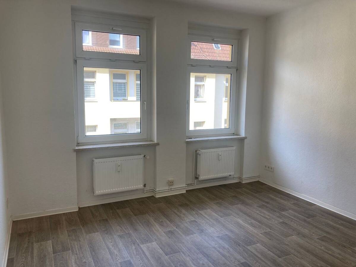 Helle 2-Zimmer-Wohnung mit Balkon sucht Sie! – 39116 Magdeburg – Bild 1 von 9