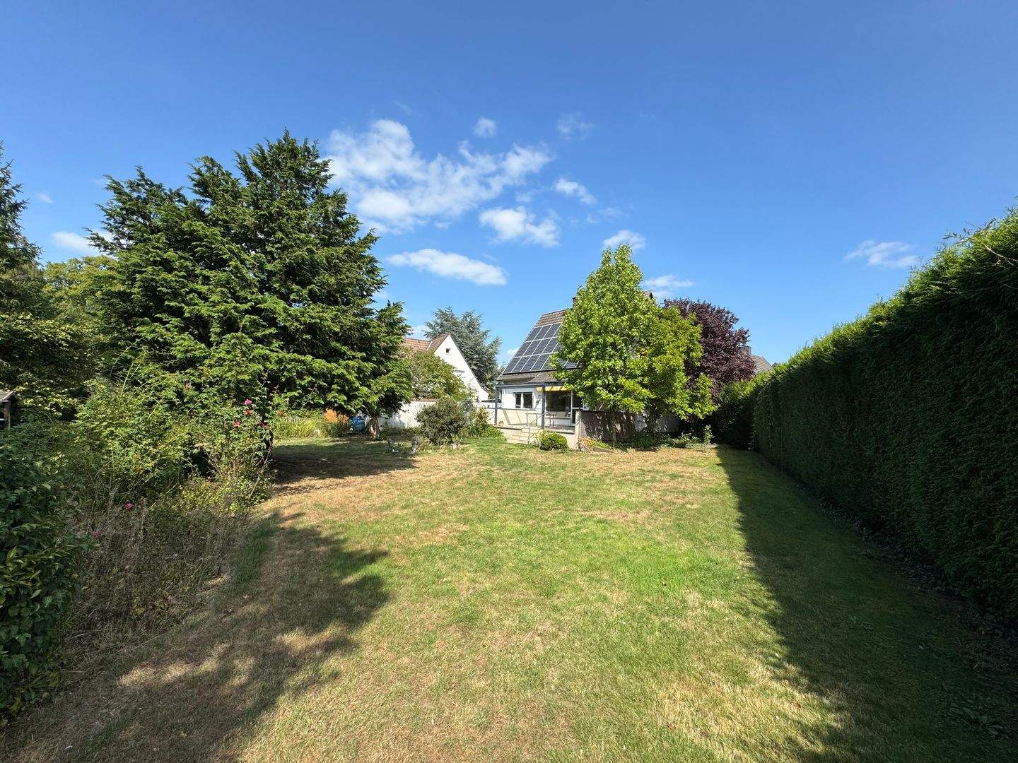 ZU VERKAUFEN: Einfamilienhaus in ruhiger Lage mit einem tollen Garten, PV-Anlage, Terrasse, Carport und viel Potenzial – Bönen – Vorschaubild 2