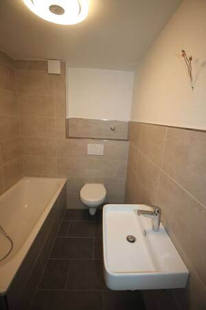 DU-Neudorf, Sternbuschweg 255, 3. OG, Aufzug, 50 m², kompl. renoviert, 1 Wohn -, 1 Schlafzimmer, Küche, Diele, Bad – 47057 Duisburg – Vorschaubild 6
