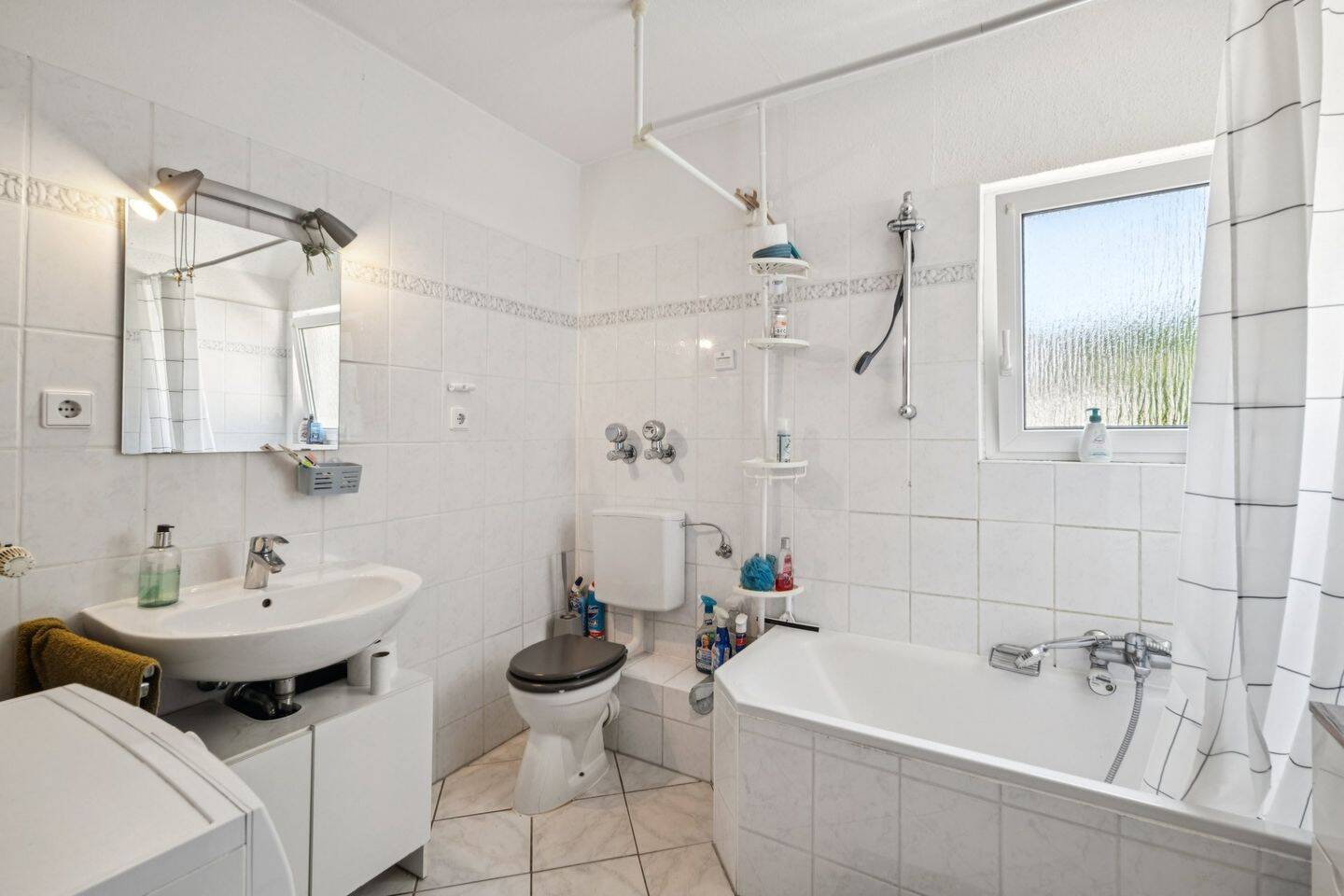 4 Familienhaus mit Werkstatt vollvermietet gute Lage Wiesbaden Rambach KP 18,20 fache Sollmiete – Wiesbaden – Vorschaubild 6