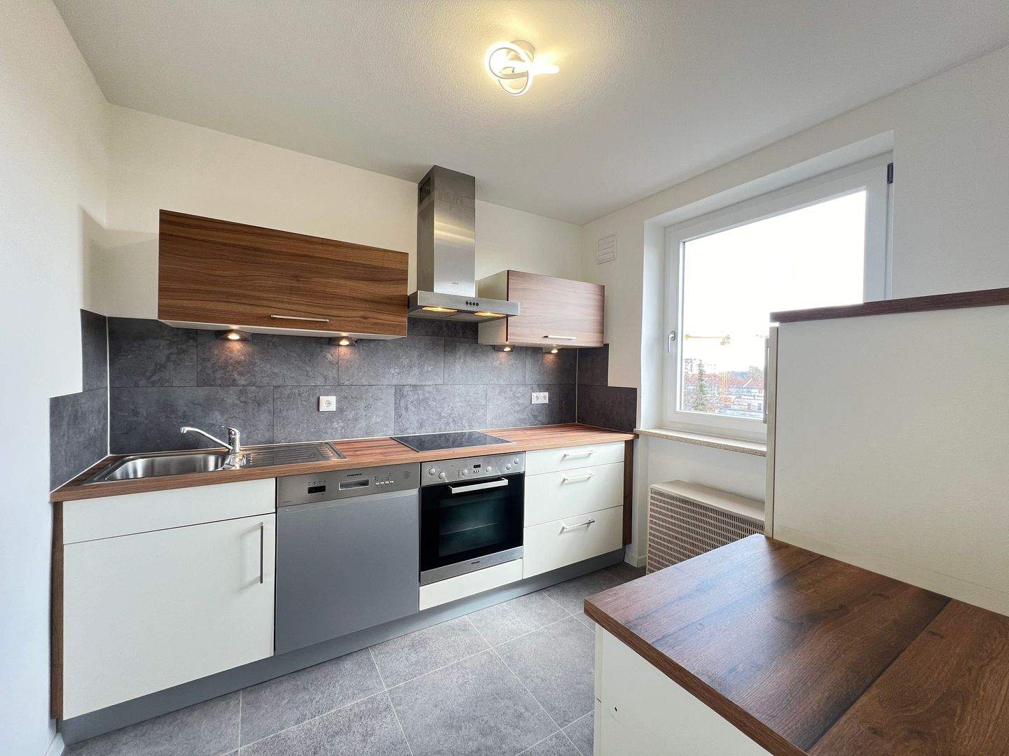 +++ Clever investieren: Pfiffiges 1-Zimmer-Apartment - vermietet - stets hohe Nachfrage! +++ – Waldkraiburg – Bild 1 von 4