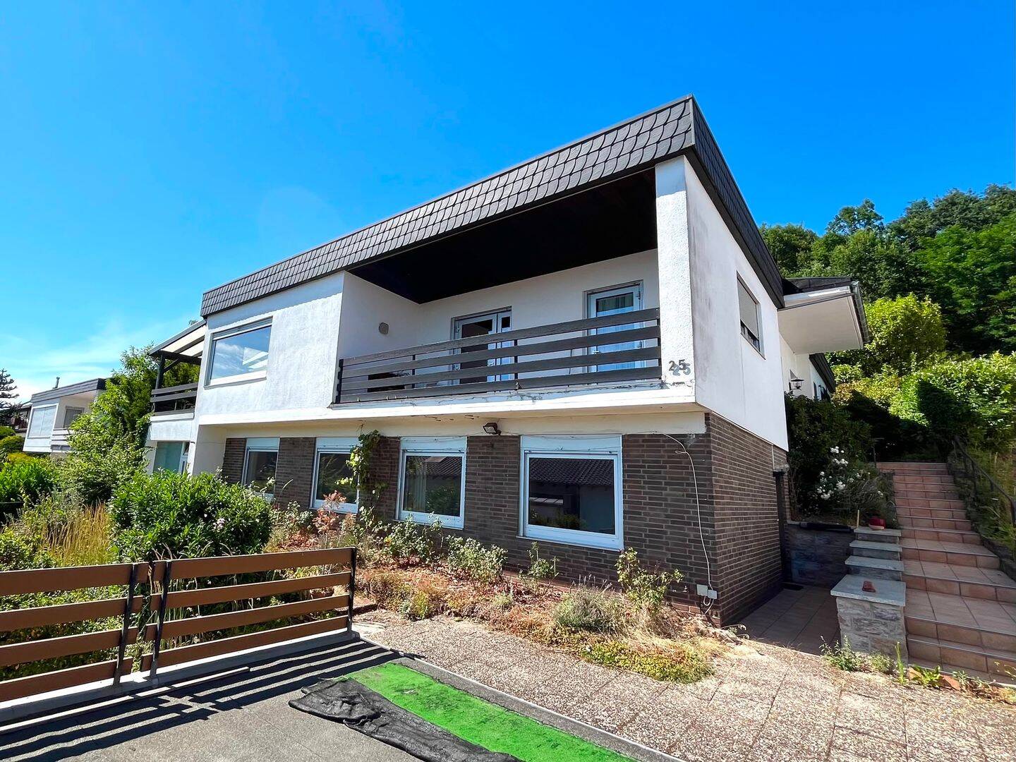 Traumhafter Weitblick & viel Privatsphäre - Einfamilienhaus in Homburg-Einöd – Homburg – Bild 1 von 9