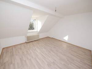 Renovierte & gemütliche 2,5 Raum-Dachgeschosswohnung mit Tageslichtbad & Gartennutzung in Hassel – 45896 Gelsenkirchen – Vorschaubild 2