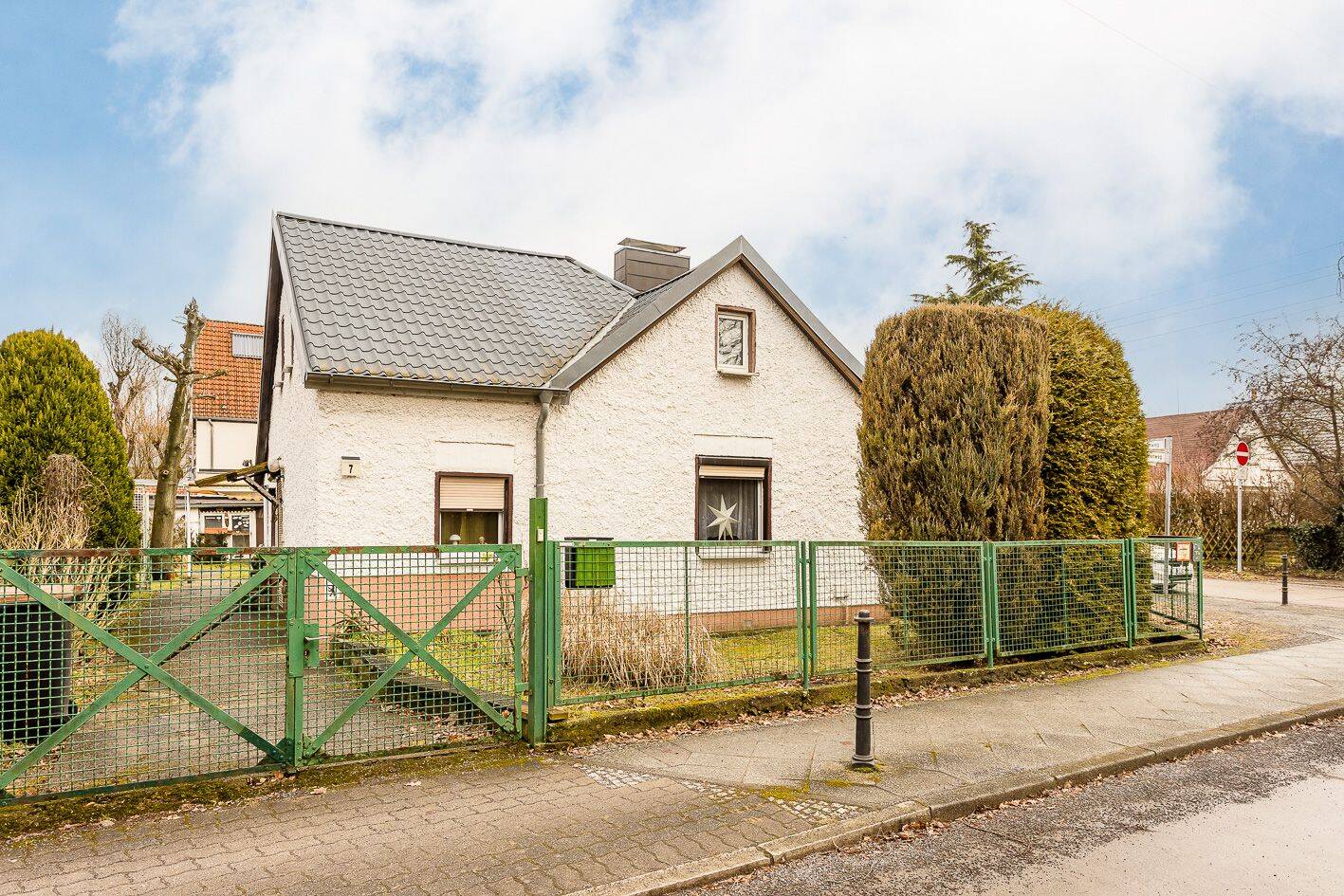 Kleines Einfamilienhaus mit Ausbaupotential in Berlin-Biesdorf – Berlin – Vorschaubild 2