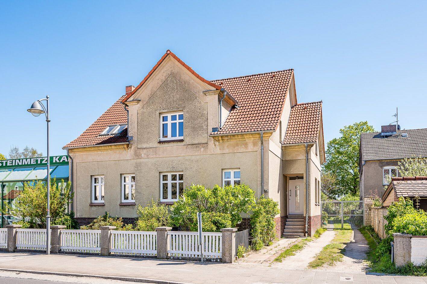 Großzügiges Einfamilienhaus mit Einliegerwohnung und Remise – Brück – Bild 1 von 9