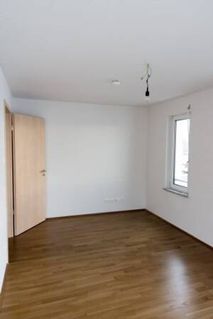 Lichtdurchflutete 2 Zimmer Wohnung mit SW-Balkon und Einbauküche, großzügig geschnitten – 81249 München – Vorschaubild 7
