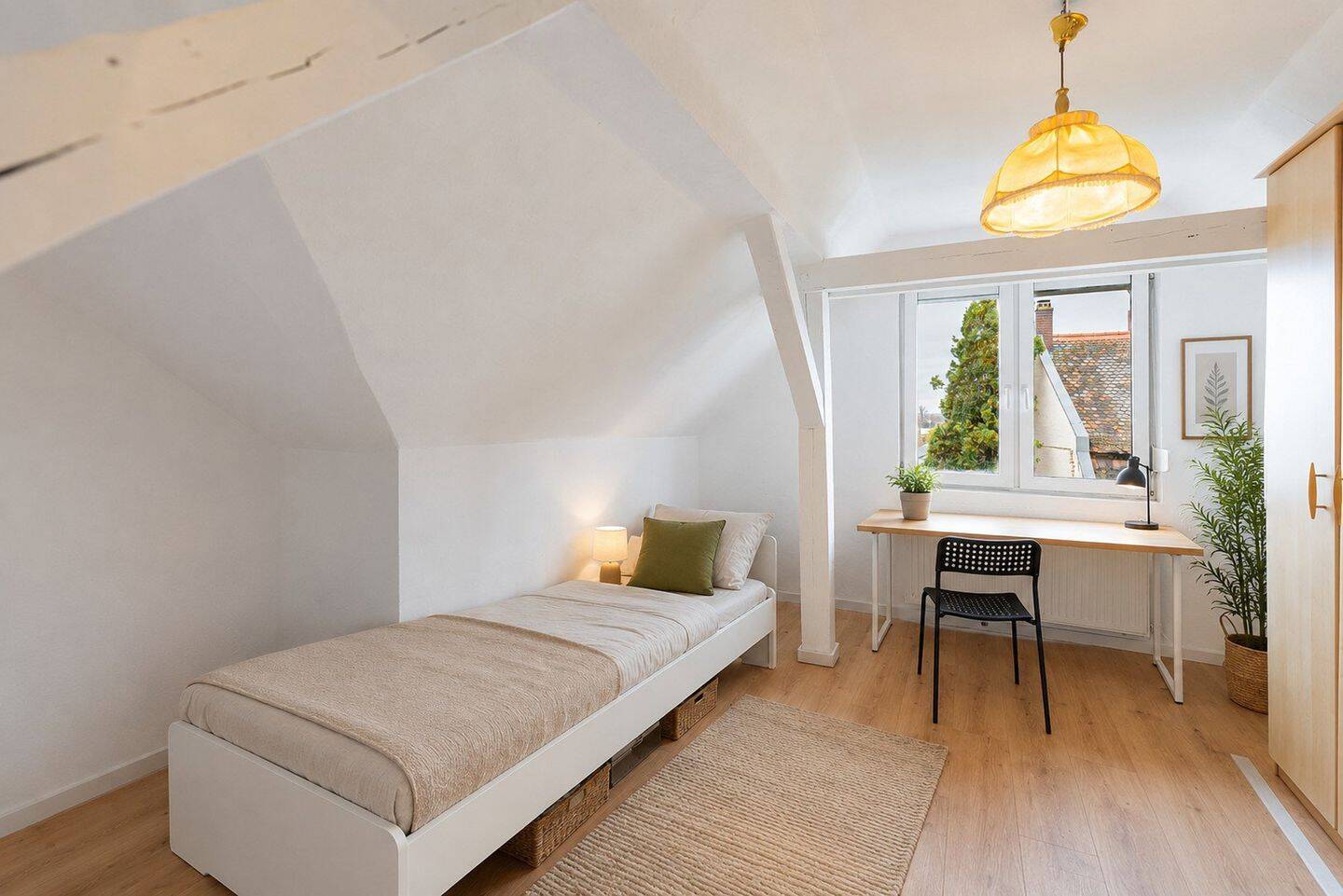 Wunderschöne 3 Zi Dachgeschoss Wohnung mit Balkon und Küche – Nürnberg – Vorschaubild 6