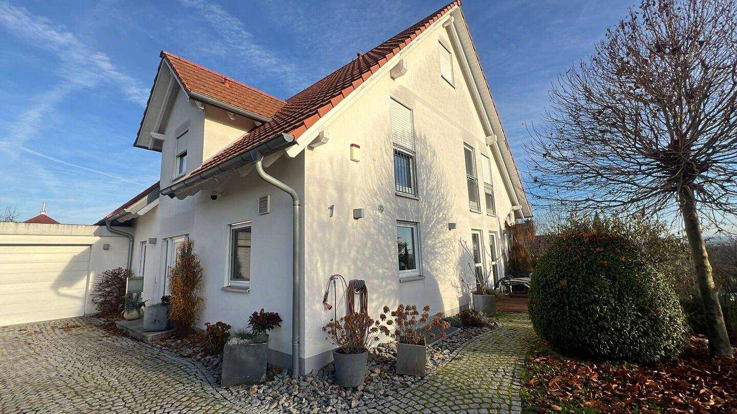 Freistehendes Einfamilienhaus in Hanglage an den Weinbergen – Sulzfeld am Main – Vorschaubild 3