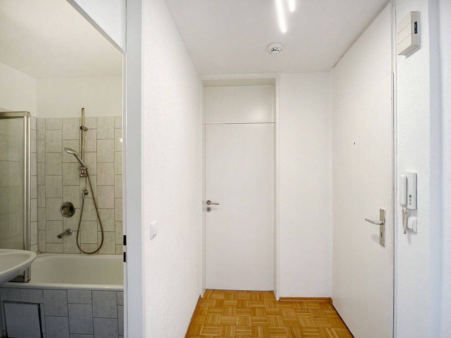 Lage, Lage, Lage! Praktische 2-Zimmer-Wohnung mit TG-Stellplatz im inneren Westen – Regensburg – Vorschaubild 4