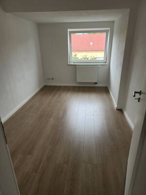 gemütliche 2 Raum Wohnung mit Balkon und Spitzboden – 99092 Erfurt – Vorschaubild 3